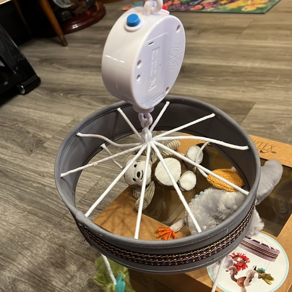 Levtex Baby Musical Mobile for Crib. 0-5 mo Animals Rotates to Lullaby Open Box - Picture 12 of 15